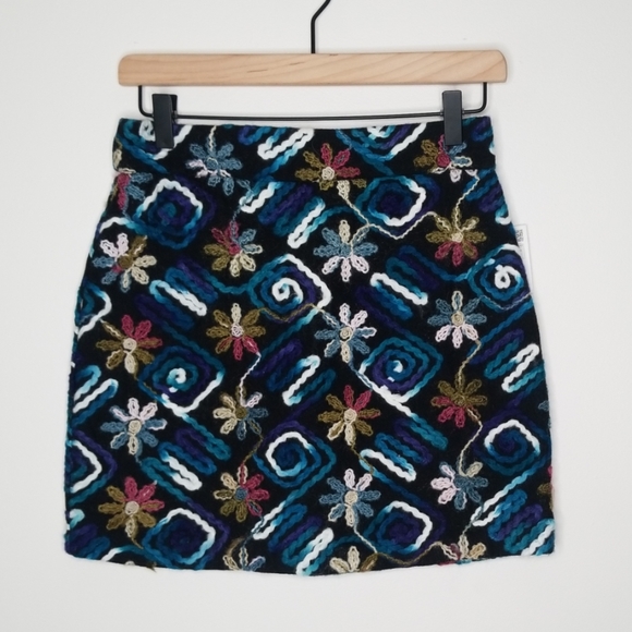 Zara Dresses & Skirts - Zara Yarn Embroidered Mini Skirt Size S